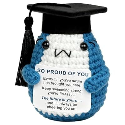 [Krinisou] Krinisou 2026 Graduation Gifts for Daughter Son, Cute Crochet Shark with Graduation Cap, College High School Graduate Gift, Proud of You Gift Small Desk Decor