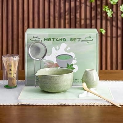 [nigwet] 7Pcs Matcha Whisk Set - Matcha Bowl with Spout, Bamboo Whisk (Chasen), Holder, Stainless Sifter, Tea Scoop, Tea Towel, Scoop Rest. Full Japanese Ceremony Matcha Kit, Ideal Gift for Tea Fans (Green)